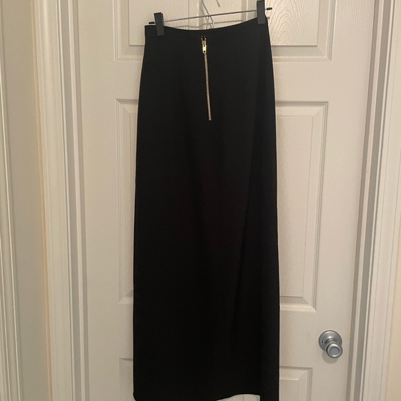 Black maxi skirt with front slit. - Picture 3 of 3